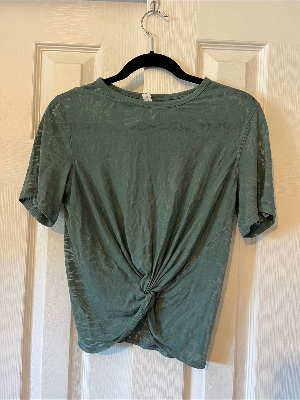 lululemon athletica Women’s Sage Green Twist-Front Short Sleeve Tee Size 6